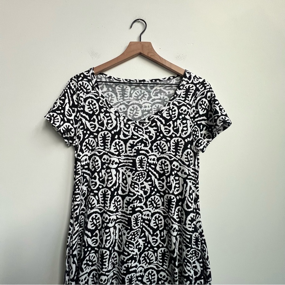 Soft Surroundings Black White Patterned Short San… - image 3